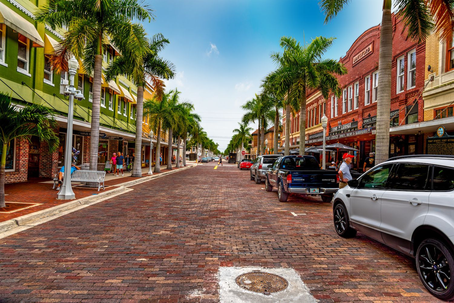 A beautiful picture of downtown Fort Myers.
